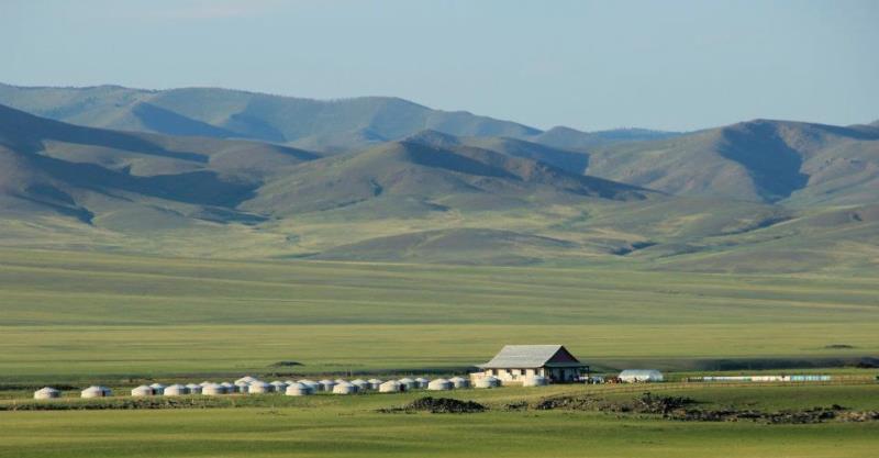 The main road separates the sand dune into two parts, Mongol Els on the south, and Khugnu Tarnyn Els on the north.