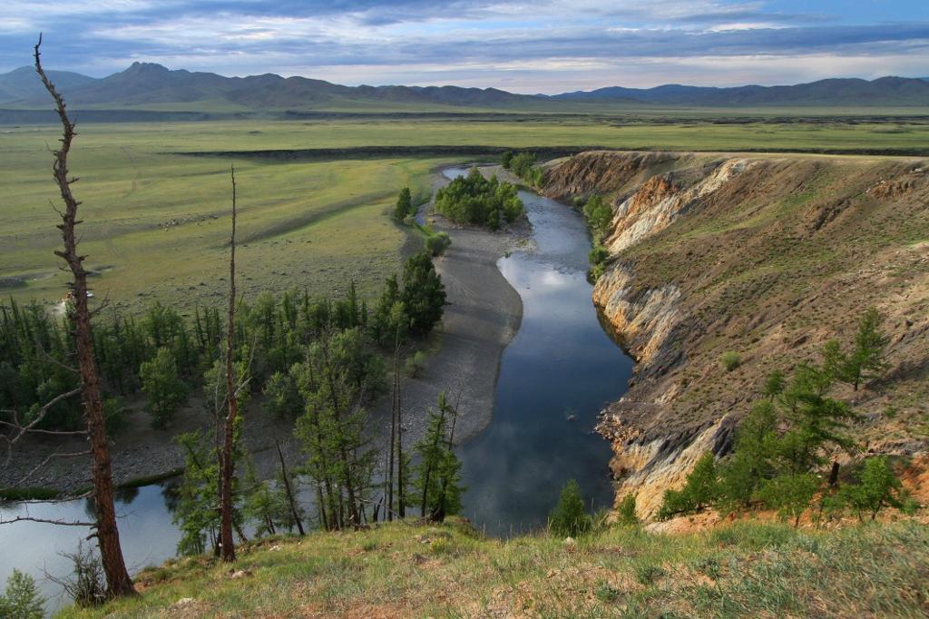 Uurtiin tohoi is Mongolian for eternal elbow, and is a steep cliff bordering a