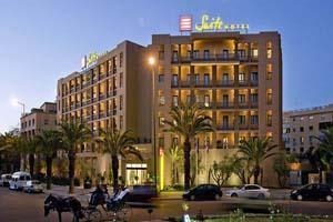Suite Novotel Marrakesh, Marrakesh This first class hotel is situated in Marrakesh's Hivernage district.