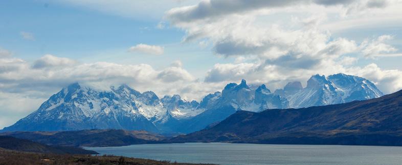 EXCURSIONS SEASON 2018-2019 FULL DAY Celestial icebergs floating on lakes, endless pampas combed by wind, crystal clear emplaced between soft grasslands, snow-capped peaks that rise against clear