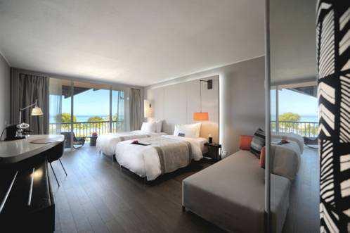 Deluxe Ocean View Room 71 Rooms King / Twin Size: 540 sq feet ROOMS AND - Sofa - Bathtub & Shower separated -