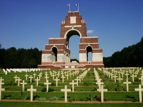 (B, L) DAY 9 SUNDAY, 28 SEPTEMBER 2015 YPRES TO THE SOMME Today we leave Ypres and travel south to the battlefields of the Somme.