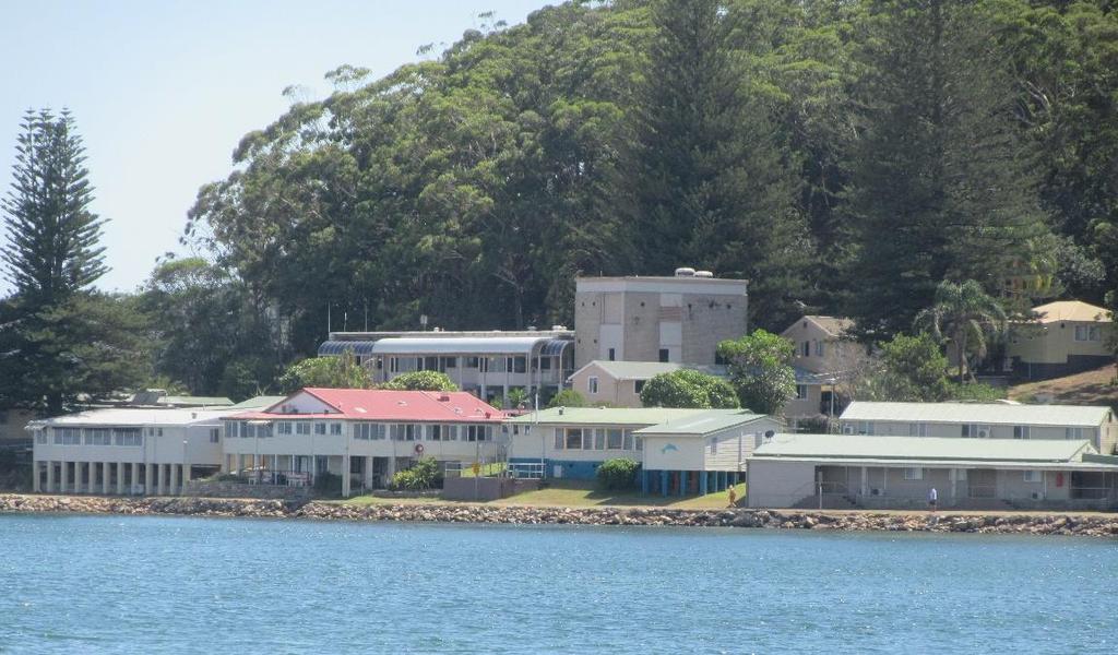 The defence administration buildings are located on the western portion of the Headland (Lot 453) comprising 8.8 hectares.