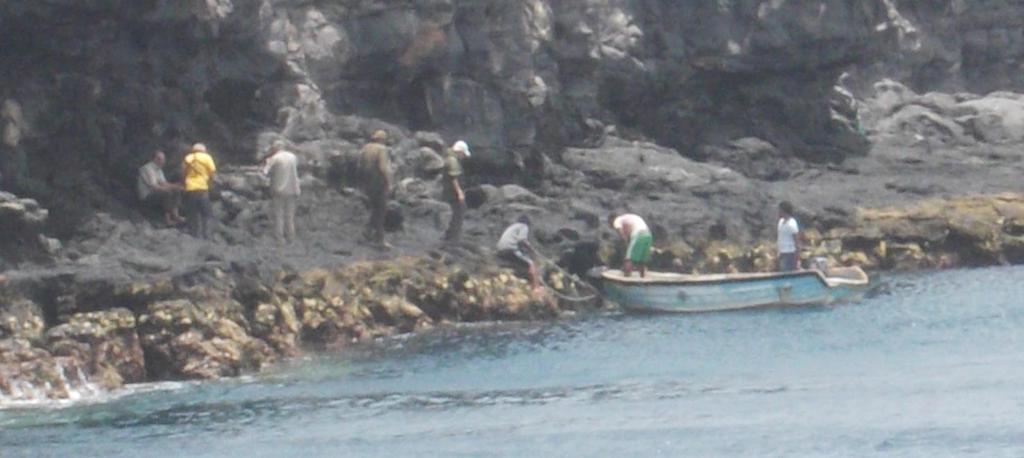 Biosfera 1 denounces illegal fishing and visits to the complex of Santa Luzia, Branco and Raso islets.
