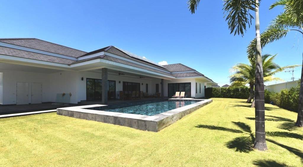 S&R: New Luxury Pool Villa in Hua Hin near Palm Hills Golf Resort Size: 3-Bedrooms/3-Bathroom, Buildup: 450m², Living area: 310m², Land: 900m² Sale: 12,090,000 Thb (Unfurnished) / 13,130,000 Thb