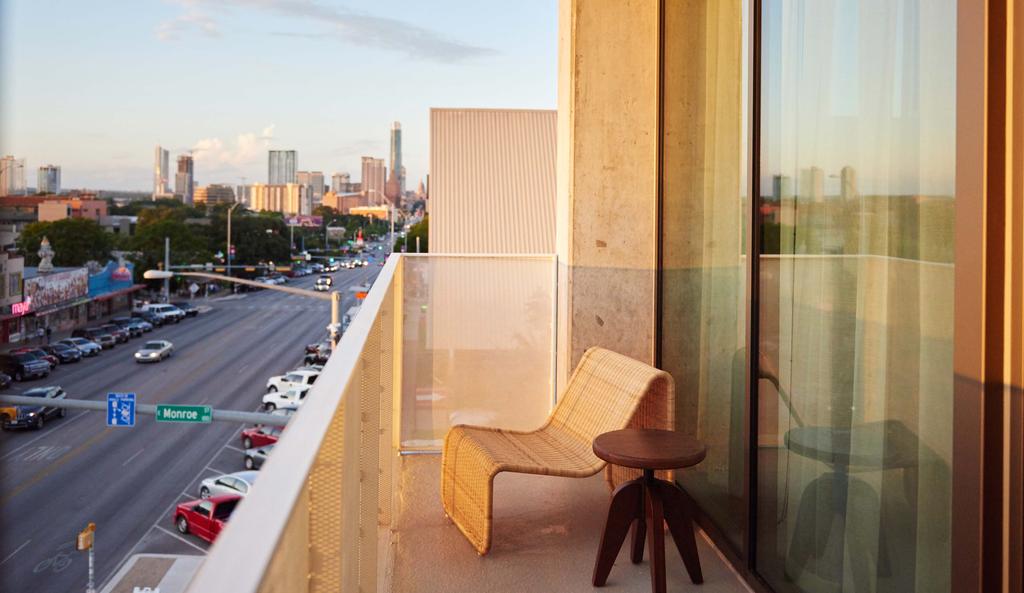 LOCATION South Congress Hotel is a boutique hotel located in the heart of Austin s iconic South Congress shopping, dining & entertainment district.