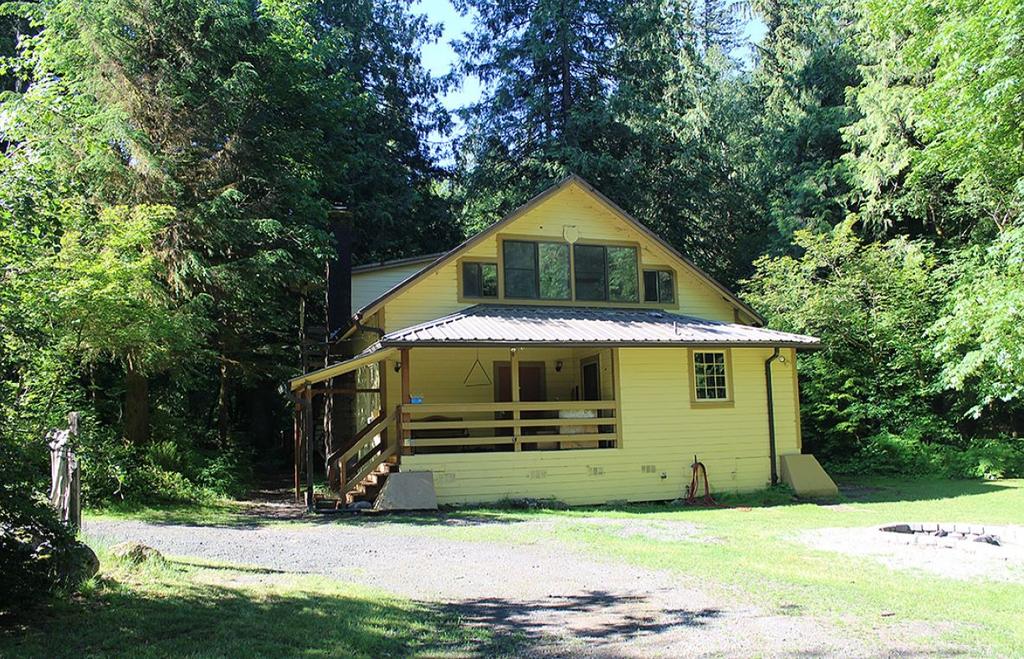 The Homestead Rhododendron, OR 32 acres sleeps 40 New pavilion floor