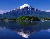 DAY 4 Fuji Tour (B/L/D) Date: Tour Conductor: Breakfast 9:00 Pick Up by Private Coach Oshino Hakkai A famous water village where the traditional landscape of Japan spreads.