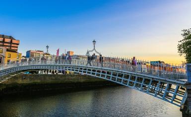 Inspirational Ireland - Dublin DUBLIN ESSENTIALS CITY STAY Make the most of your time in Dublin, exploring to city's key attractions and beyond.
