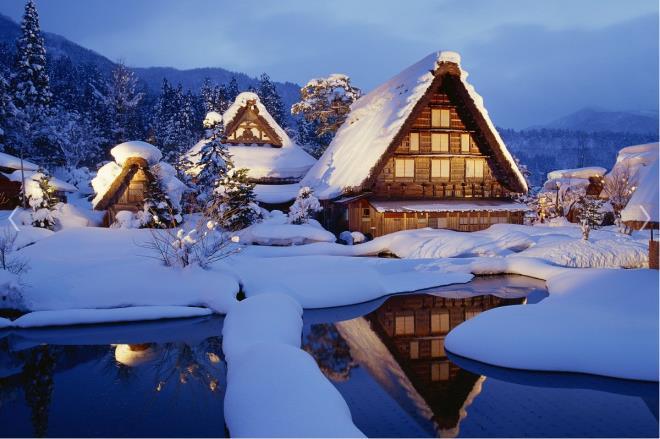 After having enjoyed local Gifu cuisine, we will visit Shirakawago with a special guide.
