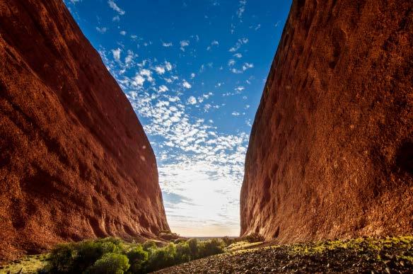 11 Kata Tjuta Viewing platform Valley of the Winds Expert Guides Kata Tjuta Sunrise & Valley of the Winds HALF DAY SMALL GROUP Y50 Enjoy the intimacy of a