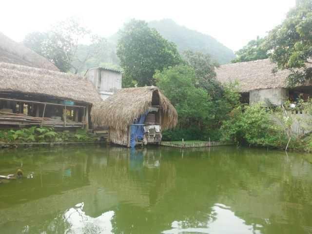 Arrive in Ha Giang in the afternoon, visit the village of Tha Thon Tay ethnicity with beautiful stilt houses. Overnight at the hotel Nguyen Cao 3 * or similar. Dinner.