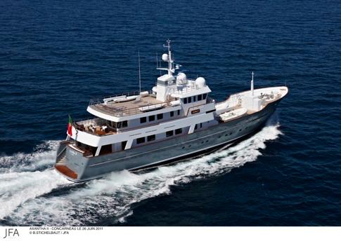 JFA 43m - 2011 Designed by the Naval Architect Vripack, Axantha II is by her shape and her profile thought for faraway destination.