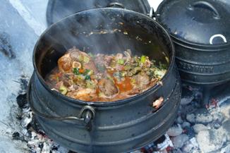 RECIPE Miguel s Lamb Potjie INGREDIENTS: 4 large lamb shanks 400g lamb neck 2L red wine 300g pancetta, chunky diced 2 sticks celery, coarsely chopped 2 onions, coarsely chopped 2 leeks, coarsely