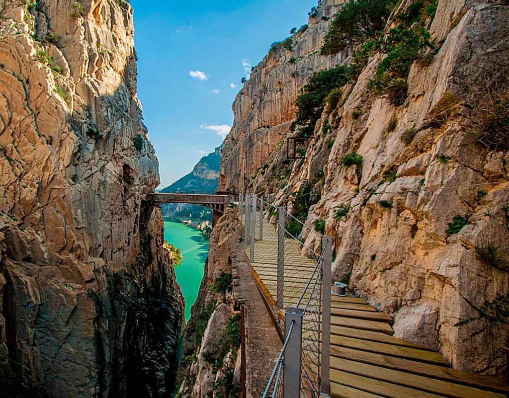 CAMINITO DEL REY Pick up from the hotel at the indicated time to get into the inland of the province of Málaga