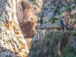 built between 1860 and 1866, it runs through the natural landscape of Gaitanes canyon, carved by the Guadalhorce