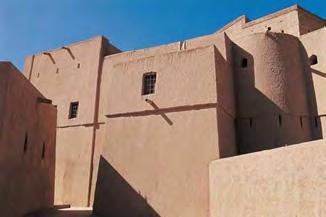 Then you reach the foot of the high Western Hajar range and the town of Al Hamra.
