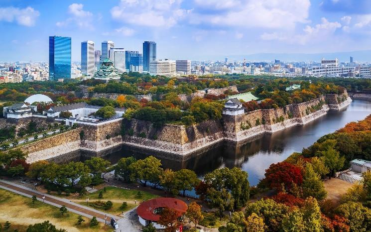 Himeji Castle is largely in its original condition, so you can enjoy it the way it always has been.