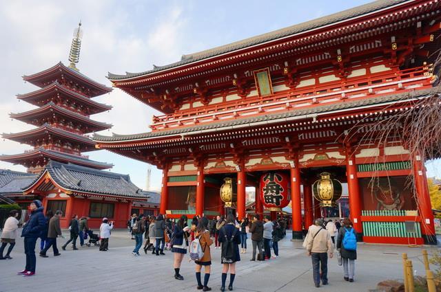 Take a wander through the district of Asakusa for an opportunity to pick up some souvenirs on Nakamise Shopping street and visit Sensoji Temple.