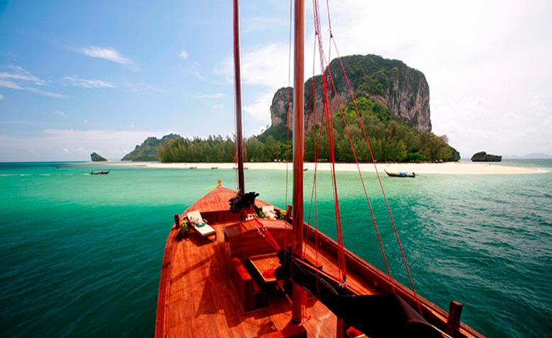 Urbane Nomads beach and spectacular bay to yourselves before anyone else arrives. Head off to Krabi as soon as the group arrives, having lunch on board at Krabi beach.