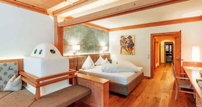 The rooms The SPA-HOTEL Jagdhof has 70 rooms, suites and apartments, all furnished in a typically Tyrolean style.