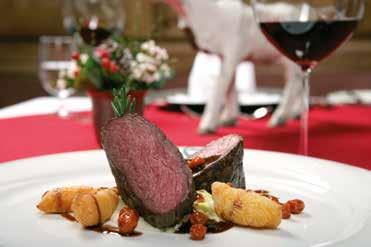 Multifaceted cuisine Award-winning fine dining at the Hubertus Stube, fondues in Tyrol s smallest gourmet restaurant, or 5-course set meals with modern interpretations of Tyrolean classics?