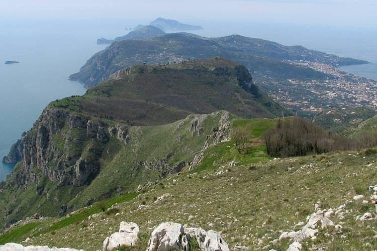 Day 4 Today you ll make a roundwalk over the ridge dividing the Bay of Naples from the Gulf of Salerno, discovering the very different landscapes and a number of charming small hamlets.