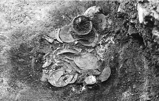 100 catalogue Figure 18. Pyre 1 in situ, showing vessels broken in place 2 (P 6:5) Figs. 4, 15, 19, 20 Section ΒΔ, P/2 6/9, at 54.47 54.63 masl, lot ΒΔ 201; SGM, 1971. Undisturbed. Shear 1973a, p.