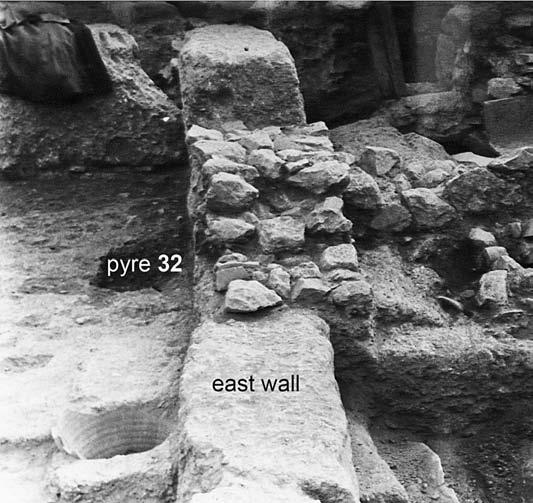catalogue 143 Figure 70. Pyre 32 in situ, looking north, with east wall of northwestern room of Poros Building. Note lekane set into floor of room. 33(?) (D 17:13) Figs.