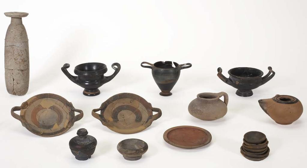 catalogue 163 Figure 97. Pyre 49, ca. 340. Back row: ST 339 (alabastron), P 16601 (cup-kantharos), P 16602 (skyphos), P 16600 (cup-kantharos).