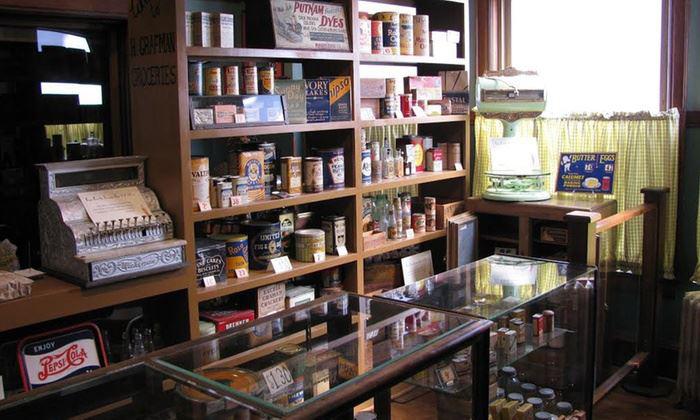 The museum features shops, workplaces, and displays of home life as they would have appeared in the 1920s and 1930s.