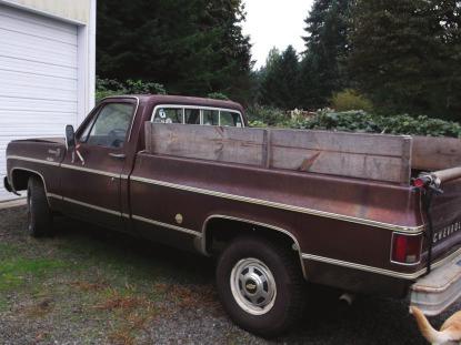 1977 Chevy 3/4 Ton, Bonanza 20 350 / V8 New Automatic Transmission, Dual Tanks, 2 wheel Drive hood IS Sprung, No dents, Winch on Front $800.