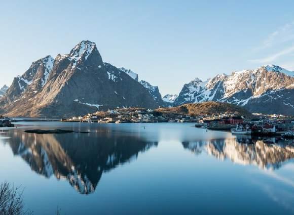 Let us whisk you off Svolvær, the administrative centre of the Lofoten Islands and enjoy the perfect combination of adventure and luxury.