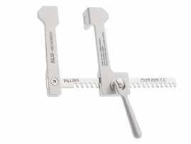 5 cm) DAVIS-FINOCHIETTO INFANT RETRACTOR 341100 Miniature size for use in infants. Especially valuable in surgery for tracheoesophageal fistula.