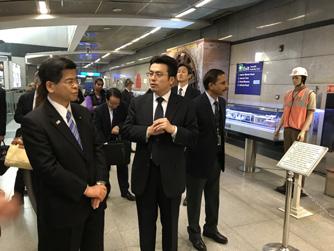 Keiichi Ishii (left) during the Delhi Metro visit JICA s Active Participation in ASEAN-India Connectivity Summit at New Delhi From December 11 to 12, the Association of Southeast Asian Nations India