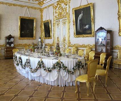 the Catherine Palace in Pushkin (Tsarskoye Selo) and the Great Park in Pushkin Lunch at 14.