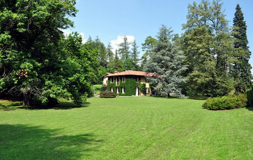 1,600,000 Period Villa With Guesthouses Bellagio Lake Como 6 beds / 5 baths 400 sq m 1800's