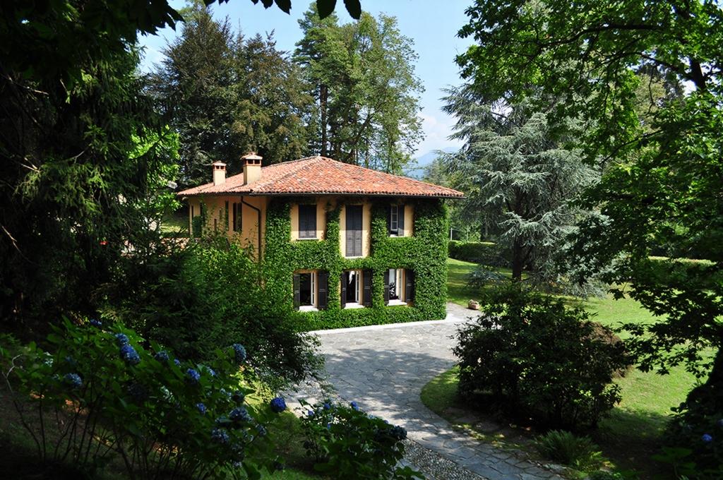 Period Villa With Guesthouses, Bellagio Stunning 6 Bedroom Villa with extensive grounds and guest houses Bellagio Located above the world famous lakeside village of Bellagio we offer this beautiful
