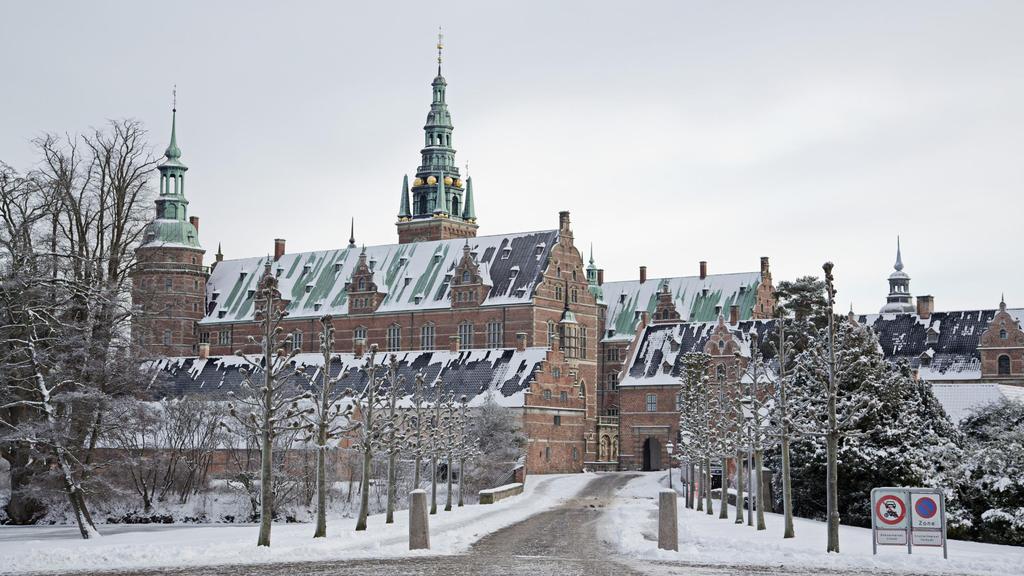 Frederiksborg Castle Enjoy views to the 450-year-old renaissance castle and its