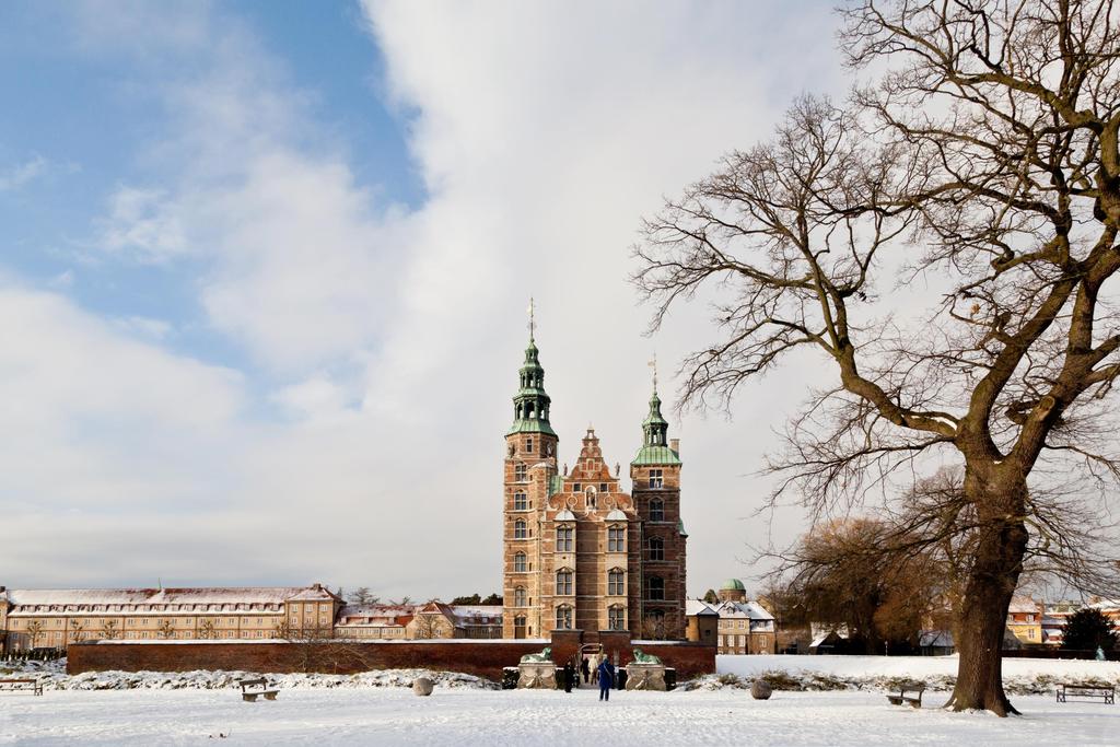 Rosenborg Castle A 300-year-old castle in a leafy parkland in downtown Copenhagen. The shoeboxsized castle was once a royal summer residence.