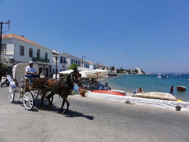 stone-paved alleys. Archaeological findings indicate that Spetses has been inhabited since Early Bronze Age (also called first Hellenic Era, about 2500 BC).
