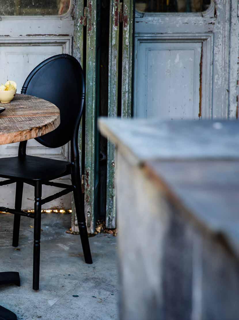 A beautiful wooden tabletop with a stunningly finished black chair