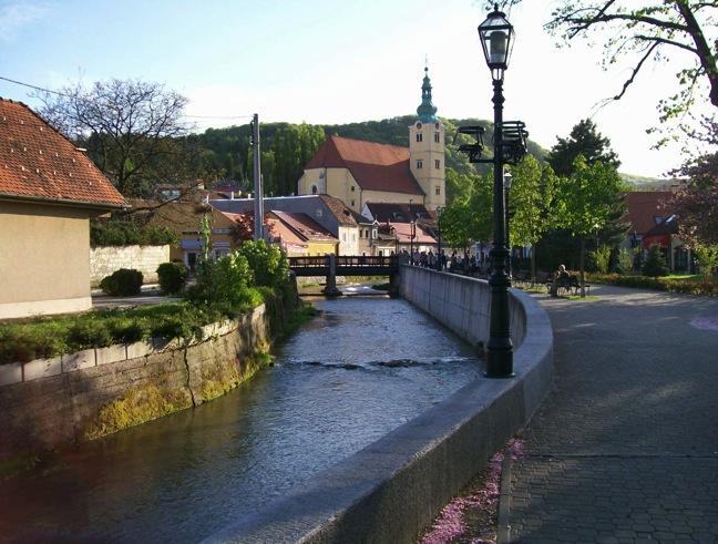 Samobor Samobor is where stressed-out city dwellers come to wind down and get their fix of hearty food, creamy cakes and pretty scenery.