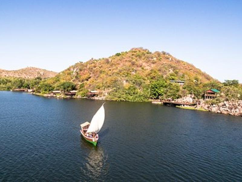 corner of Lake Victoria, the second largest fresh water lake in the world, 80