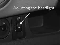 Install the LED-HL [ H1] lamp into the headlight and buckle the spring latch. Attention: do not let the spring latch touch the wires. Place the wiring harness into the chamber of the lamp.
