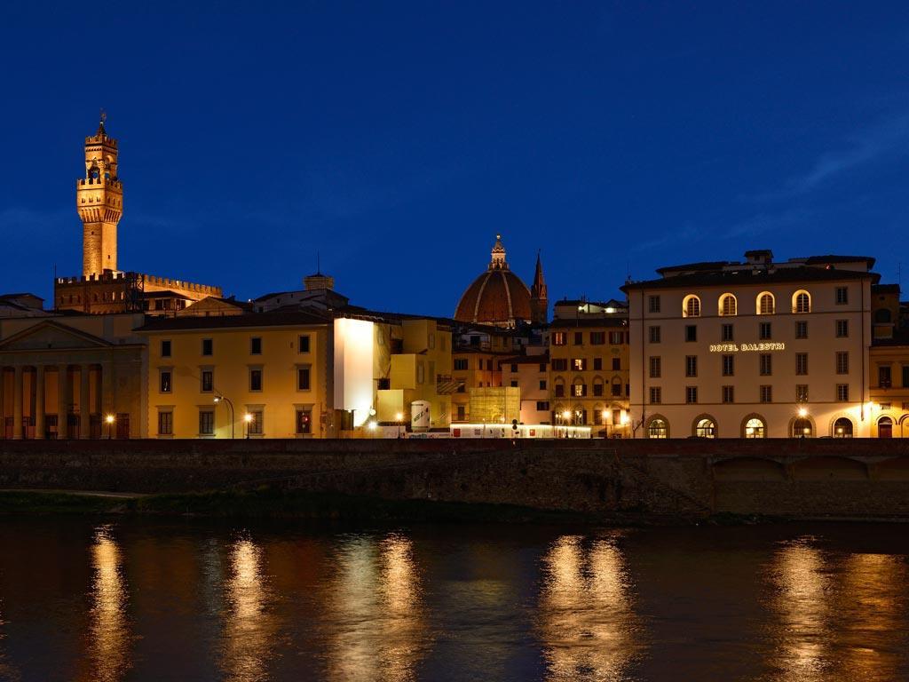 Hotel Balestri **** 51 rooms distance to PAAM: 2,2km The Balestri is a 4-star boutique hotel with a great atmosphere overlooking the River Arno.