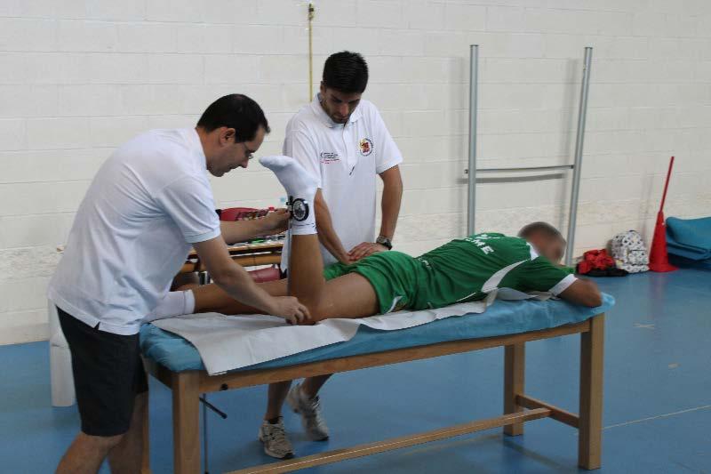 This program calculates the probability that an athlete has to suffer some types of injury in the lower extremities, so it
