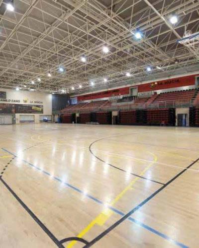 FACILITIES OF CAMILO CANO SPORTS CENTER Natural grass football pitch: 100x60m Changing rooms for 2 teams Artificial football pitch: 104x57m Gym Physiotherapy room 1