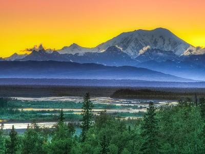 Mountain Peaks & Glaciers, Alaska National Parks 15 Days / 14 Nights Anchorage to Anchorage From USD$4,446 per person Highlights: Alaska National Parks Anchorage