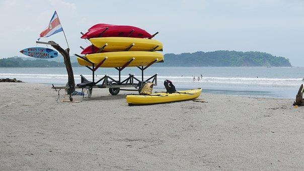 monkeys, raccoons, and countless tropical birds. We will also have time to take a dip in the warm waters of the Pacific. Afternoon free or take an optional Costa Kayaking tour.